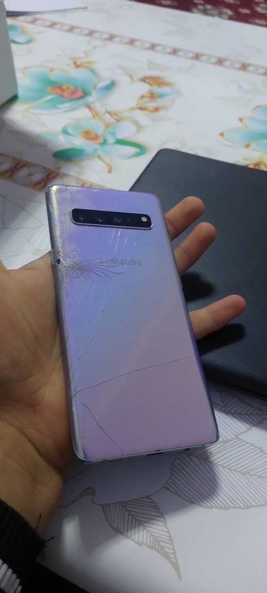 Samsung s10 5g ekrani ketgan