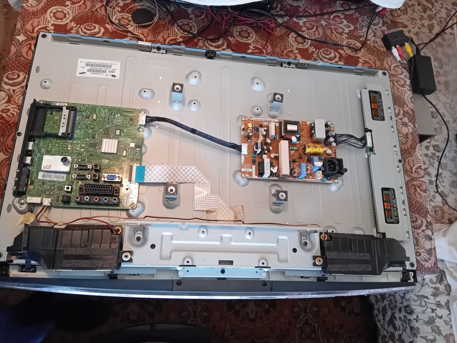 Телевизор Самсунг 32 инча за части.