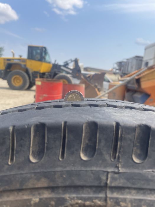 Гуми с джанти за камион 285/70/19,5