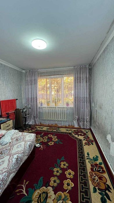 Заканал  28-мактаб 1 қаватда 2 хонали квартира сотилади. ID: 1455