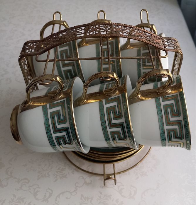 Продам чайный набор на 6 персон на подставке.