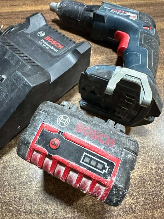 Винтоверт за гипсокъртон Bosch GSR 18 V-EC TE с батерия и зарядно