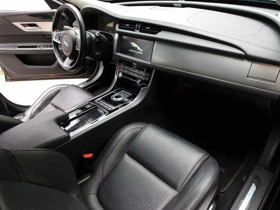 Jaguar XF 2.0D AWD | 2020 | Piele, LED, TVA Deductibil