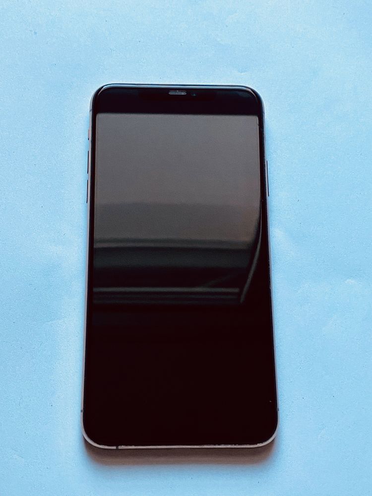 Продавам Iphone 11 Pro Max 64GB Gold