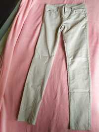 Нов светъл панталон М размер само изпран 10 лв Купуван от Италия