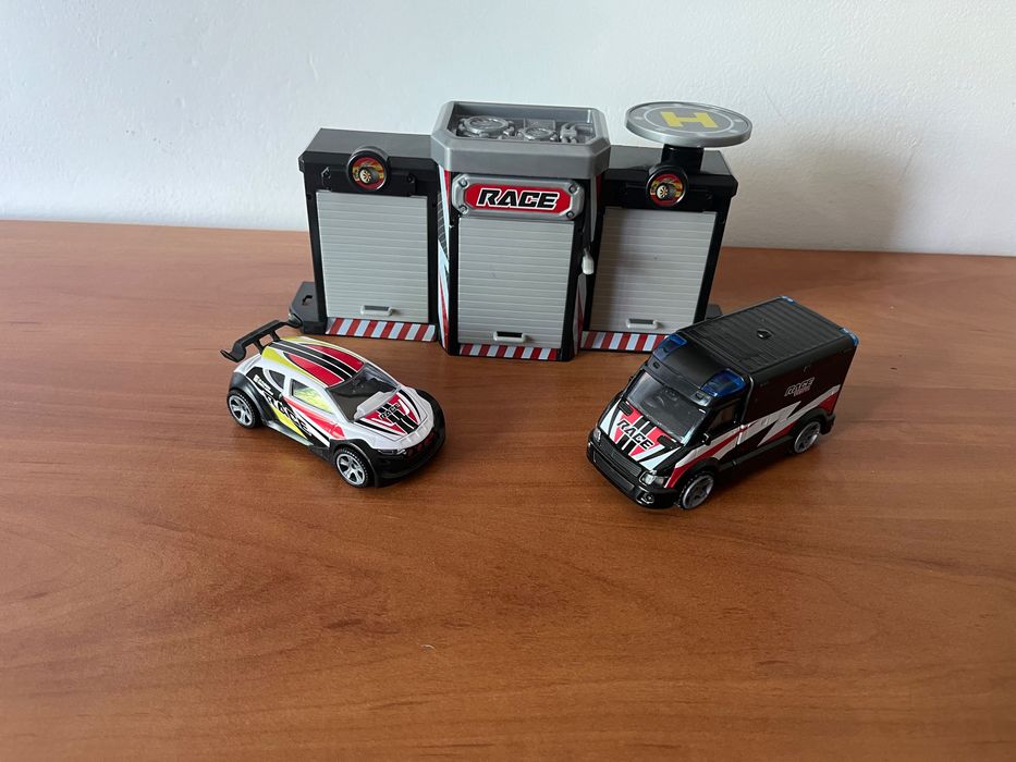 Гараж с две колички и 3d пъзел мини купър