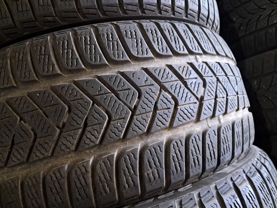 Anvelope second iarna 225 45 R17 Pirelli