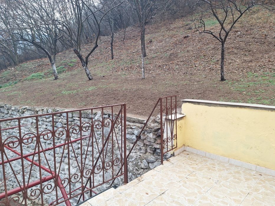 Vând casa la Baile Herculane