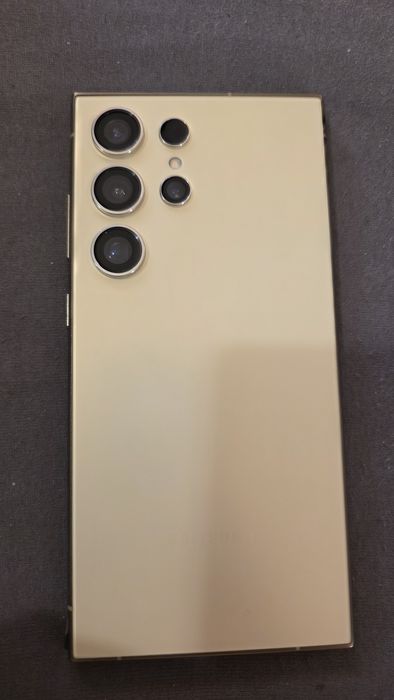 Продавам Samsung galaxy s24 ultra 1 tb