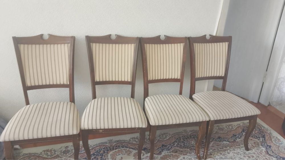 Продам Стулья 4 шт.  3500 тг за каждую