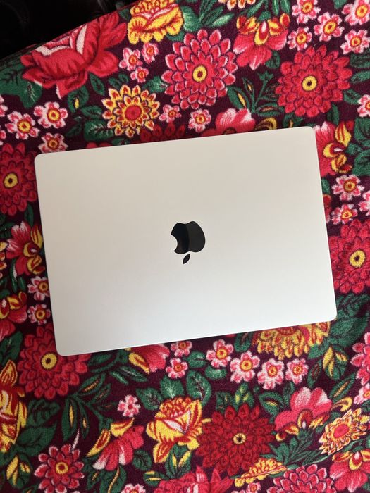 Macbook Pro M1 pro 14” silver