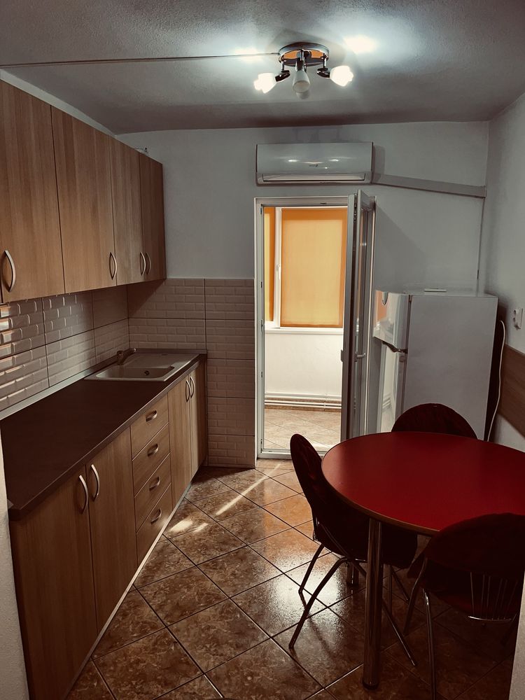 Inchiriez apartament 2 camere decomandat (fostul sediu minisat)