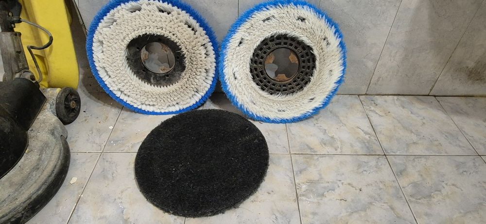 Почистващи машини и уреди