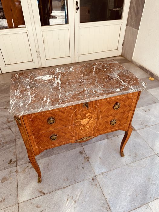 Античен френски комод с мраморен плот и инкрустация – Луи XV стил