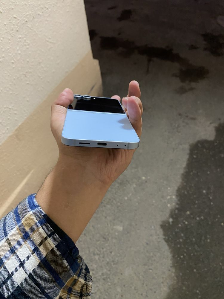 Samsung Z Flip 6