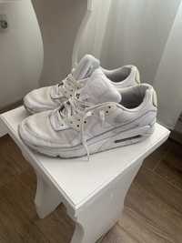 -Nike Air Max 90.