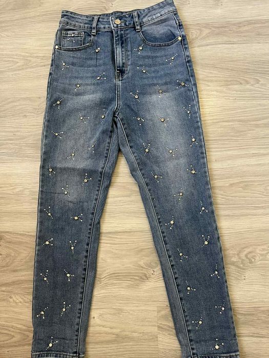 Чисто нови дамски дънки S/M – различни модели с камъни и ефекти
