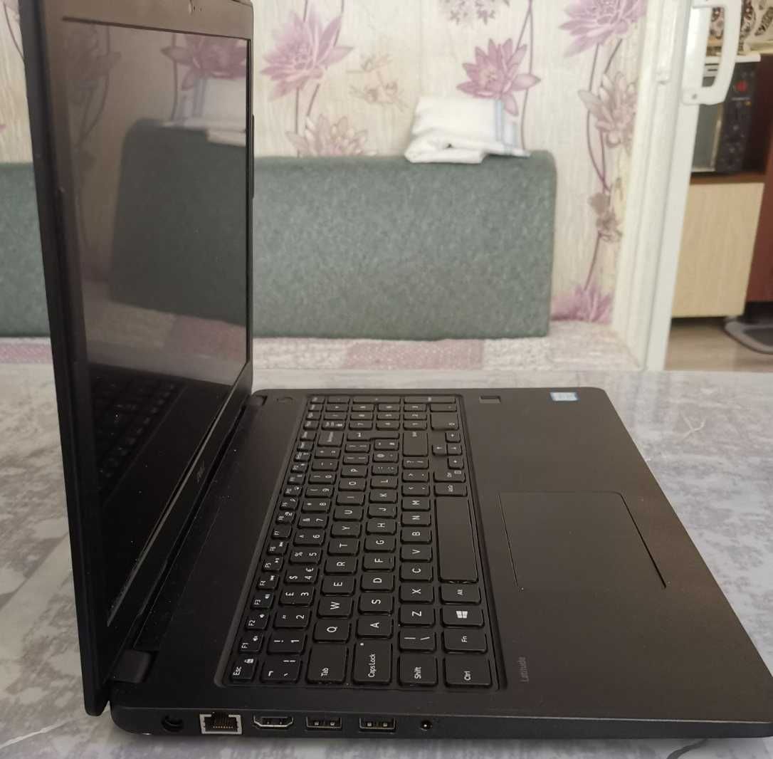15.6" FHD LCD Business Laptop DELL Latitude 3580, Core i7, 8GB / 256GB