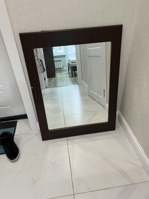 Продам шкаф, кровать, стол, зеркало, прихожка, вешалка, стул