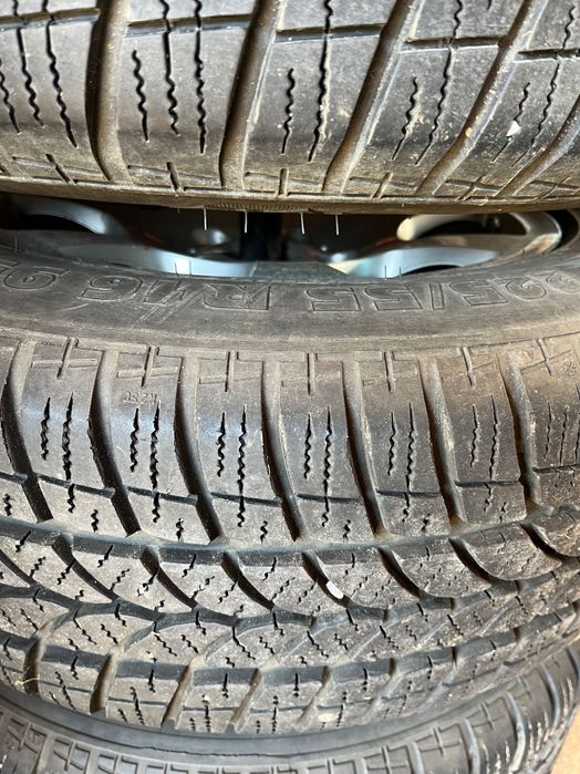 Vând roti BMW 225 55 R16 cu anvelope noi de iarna