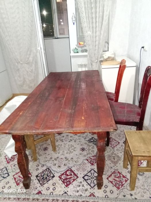 Продаються стол в хорошем состоянии