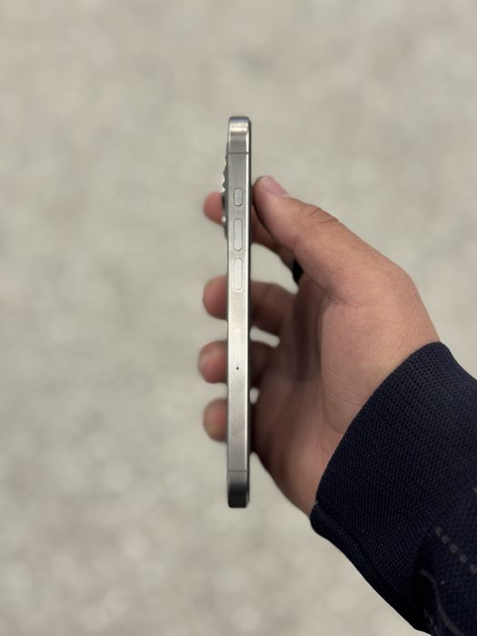 Iphone 15 pro kar dak bor