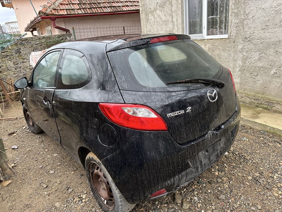 Dezmembrez sau Vând Mazda 2