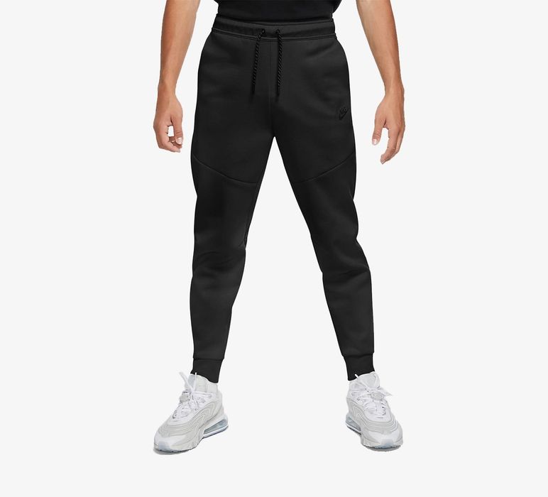 Мъжко долнище Nike Sportswear Tech Fleece Joggers Black
Код:
CU4495-01