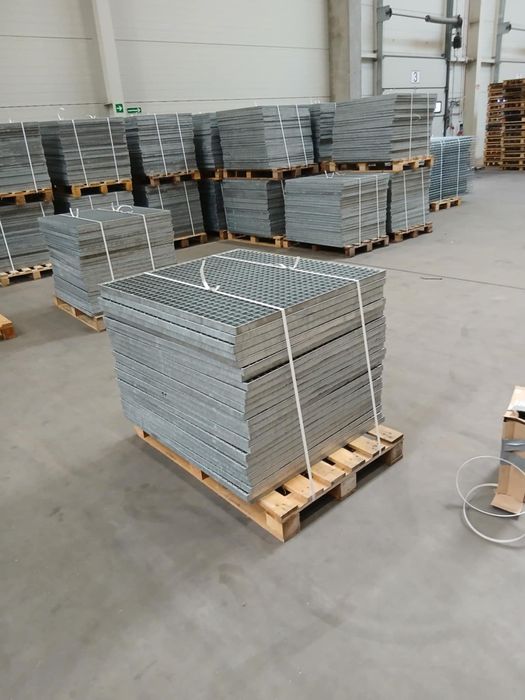 Vând trepte zincate la orice dimensiune pentru scări metalice facem la