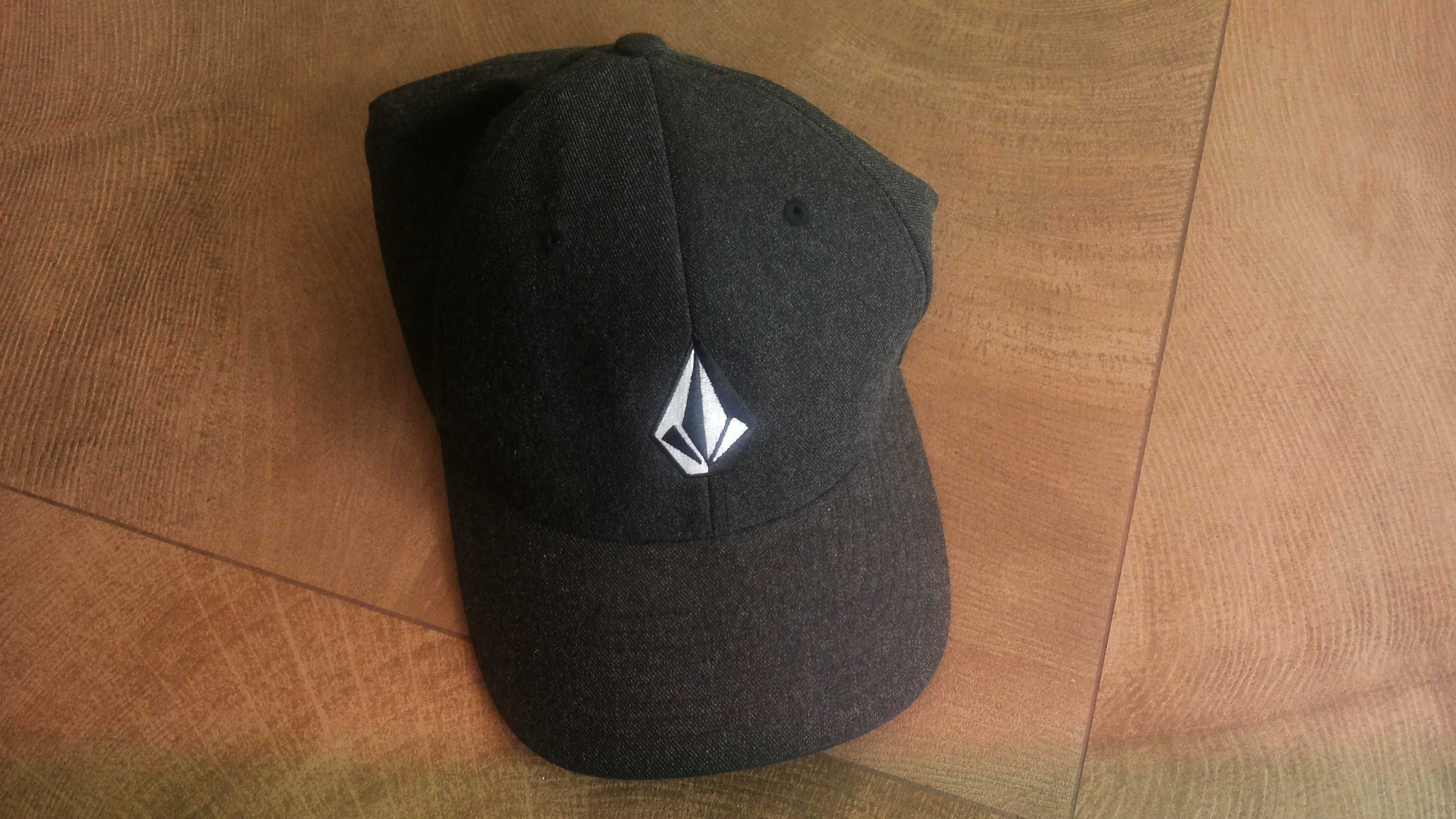 VOLCOM FLEXFIT HAT Размер One Size еластична шапка с козирка 2-58