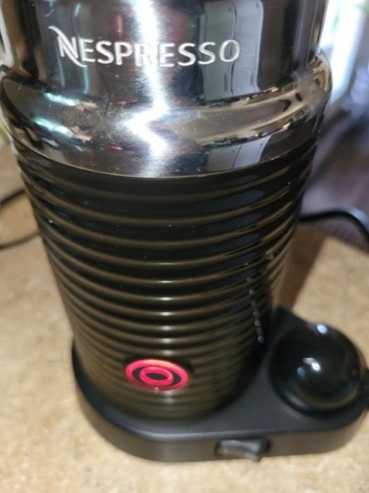 NespressoAeroccino și spumator de lapte.