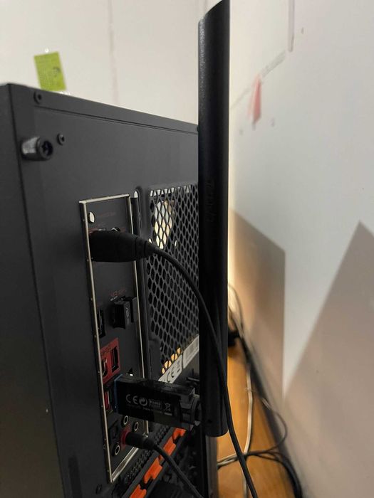 Vand sistem complet pentru editare video, proiectare 3D si randare