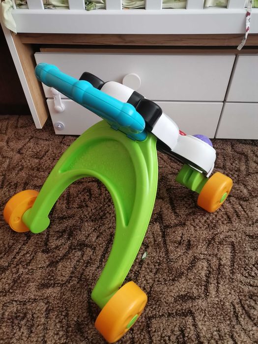 Бебешка проходилка (уолкър) Fisher Price за бутане