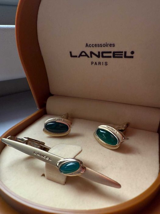 Set accesorii de lux - Butoni si ac pentru cravata