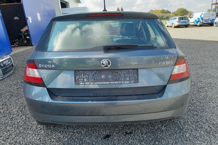 Catalizator 1K0131701EK 1K0178HD 1K0131701EK 1K0178HD Skoda Fabia NJ