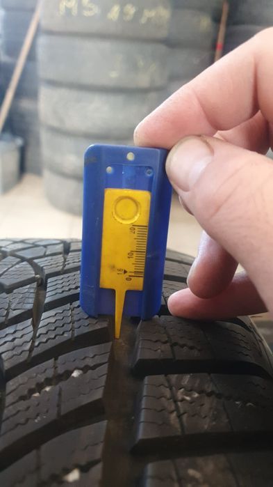 Anvelope de Iarnă Goodyear, 245 45 20, 8 mm, 2024, aproape NOI!