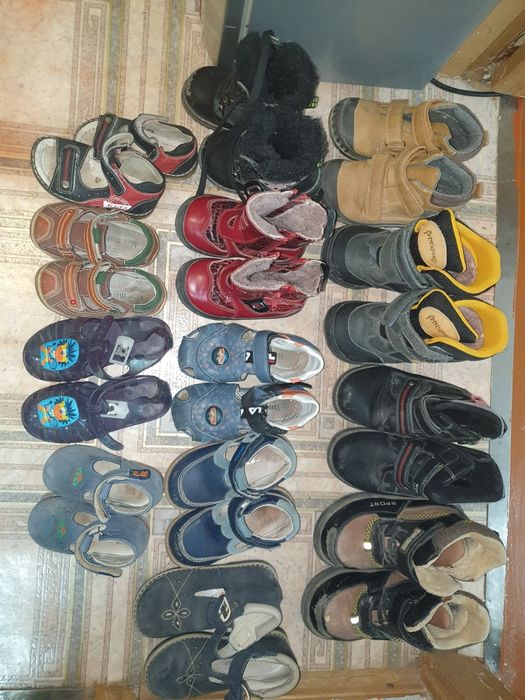 Отдам даром детскую обувь