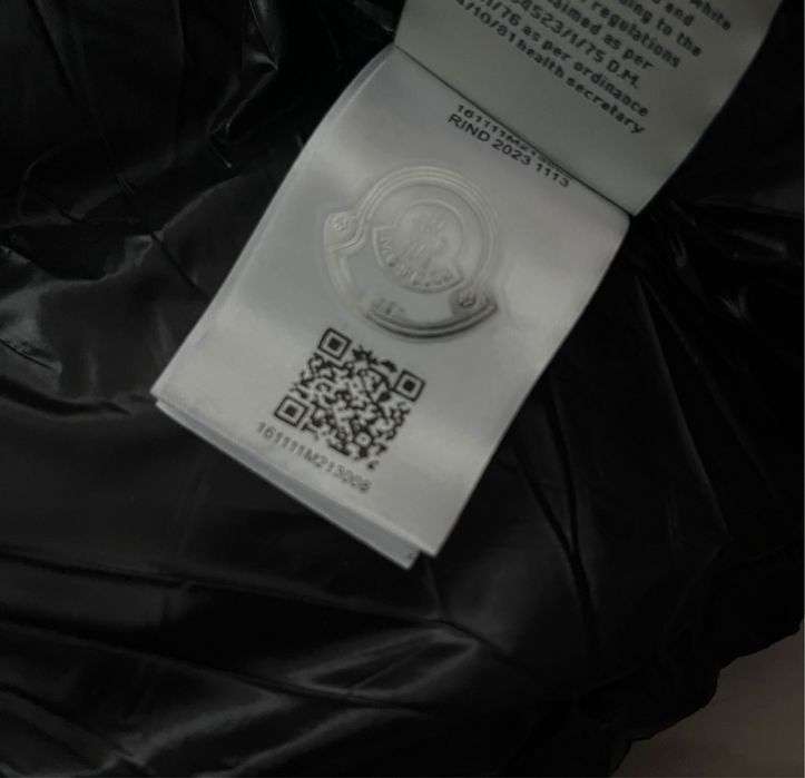 Geaca Moncler lucioasă