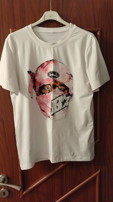 Чисто нова тениска