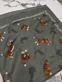 Платок квадратный с тиграми