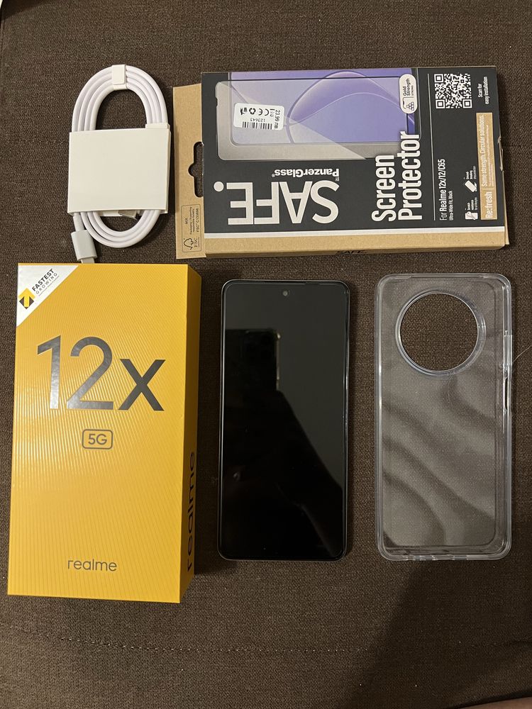Realme 12x чисто нов телефон + подарък протектор