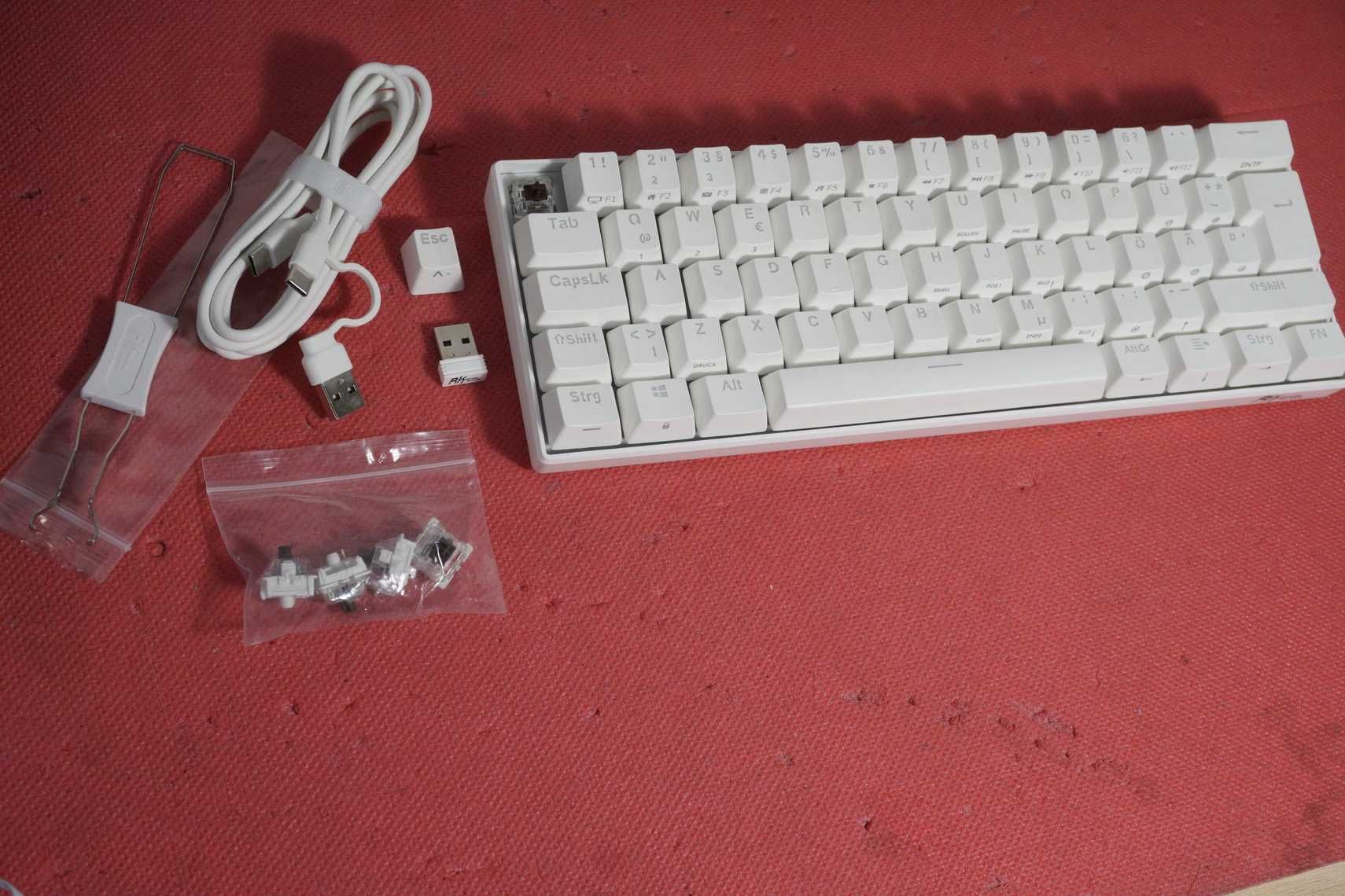 Механична безжична клавиатура с RGB подстветка Royal Kludge RK61 бяла