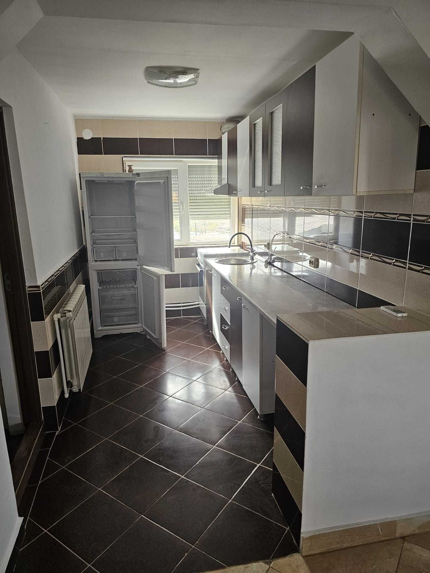 Inchiriez apartament Severin Zona Traian