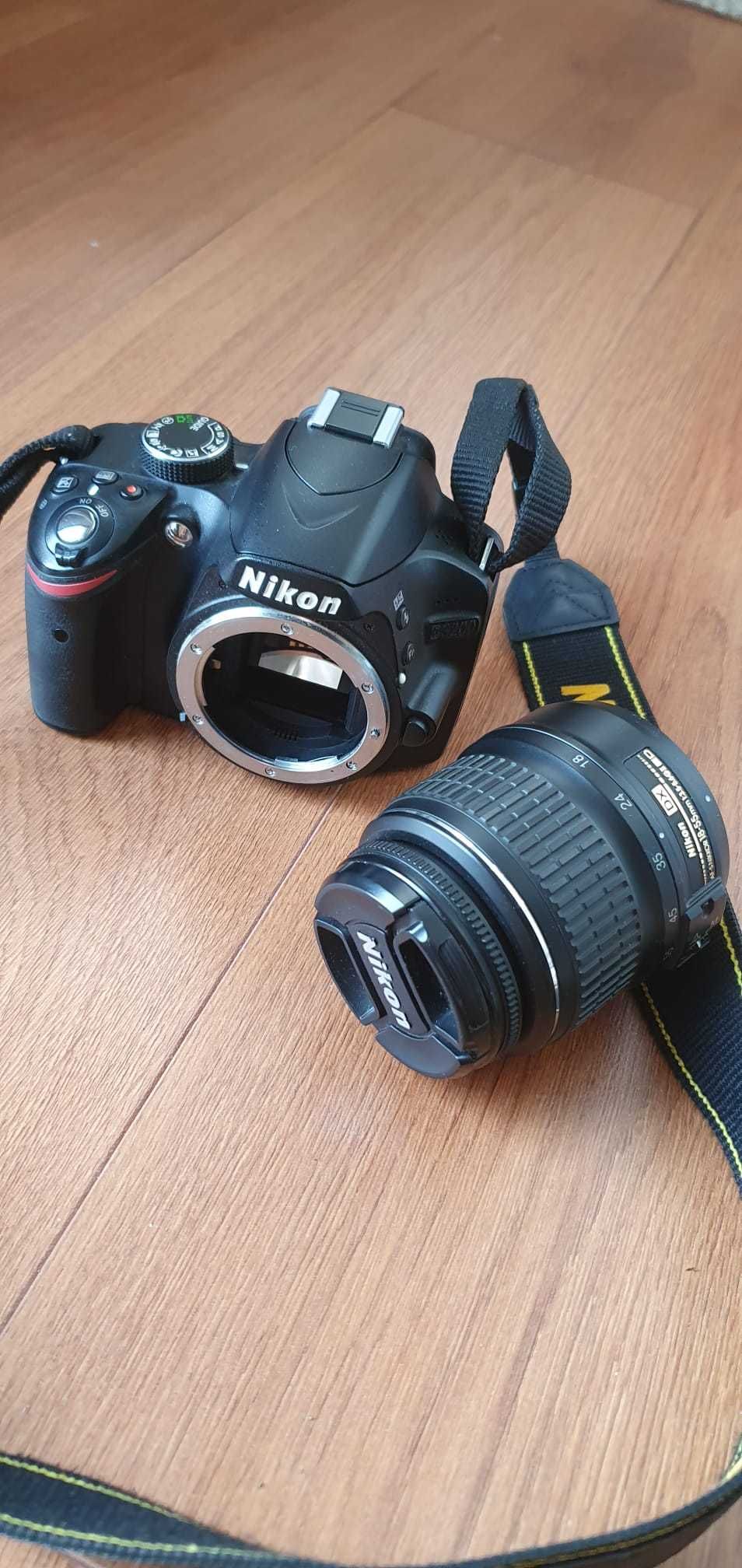 Aparat foto Nikon D3200 + obiectiv ED 18-55mm + geanta aparat foto