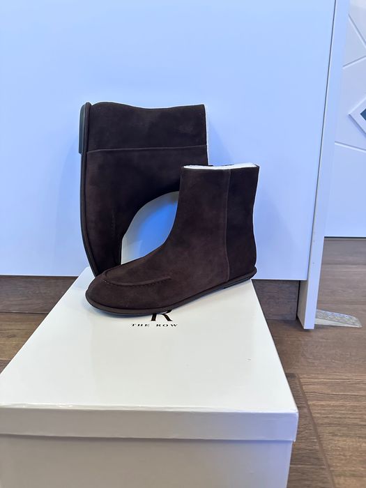 Боти от естествен велур, кафяви с размер 40