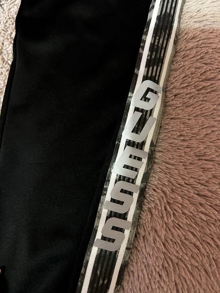 ОРИГИНАЛНО момчешко долнище на GUESS