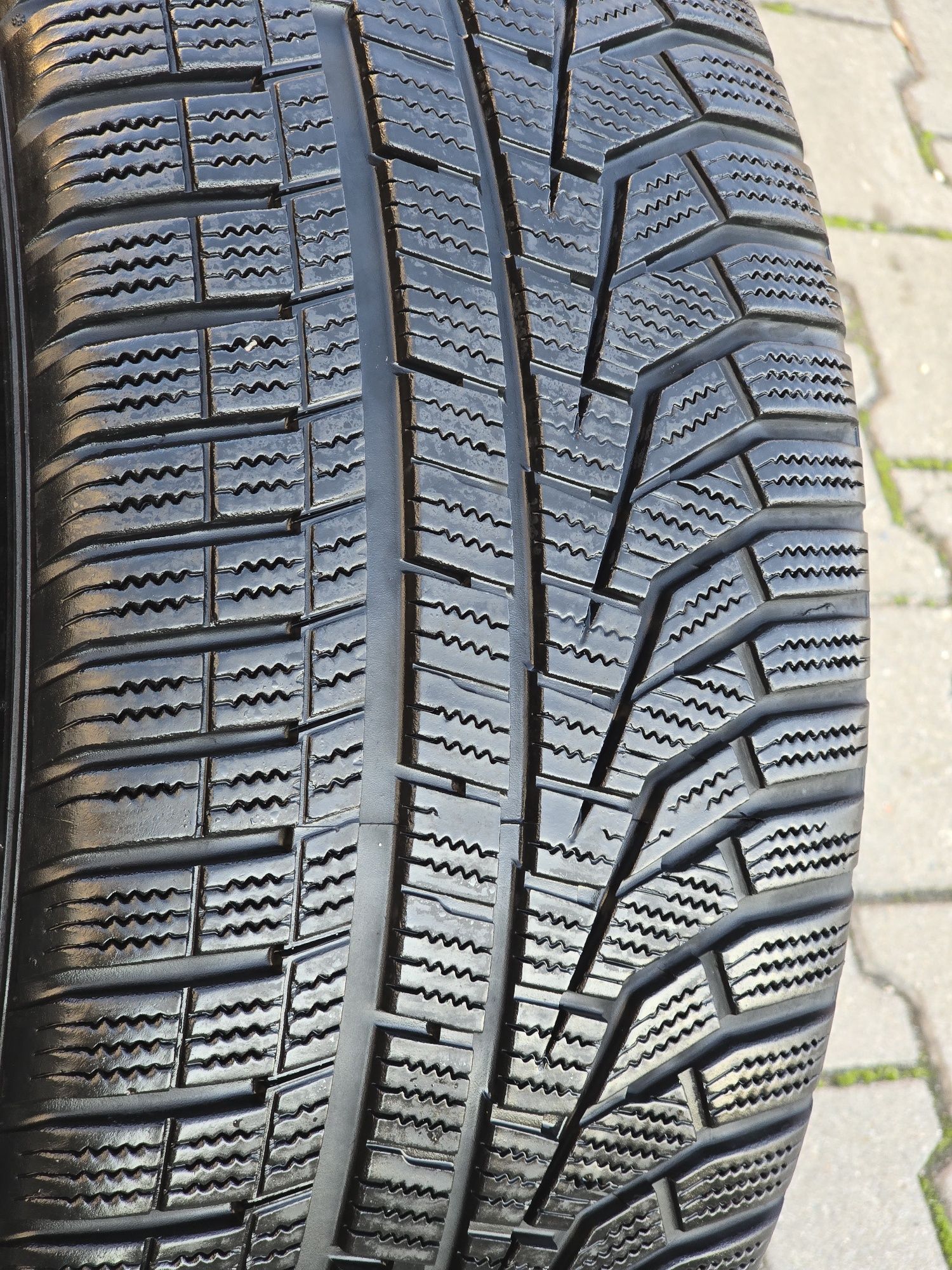 235 45 18 Hankook