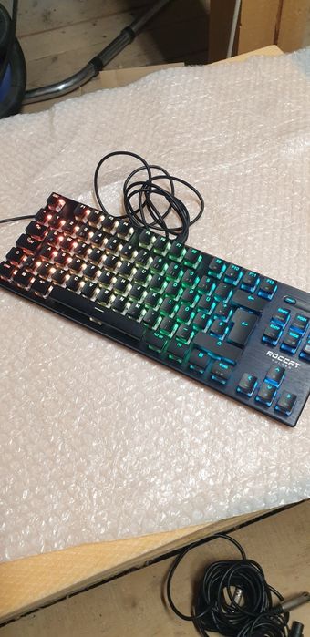 Căști, tastatură, controller