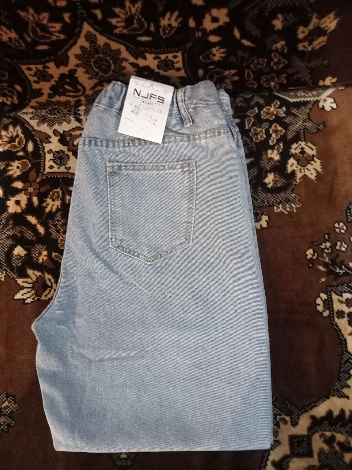 Продам  женские  джинсы