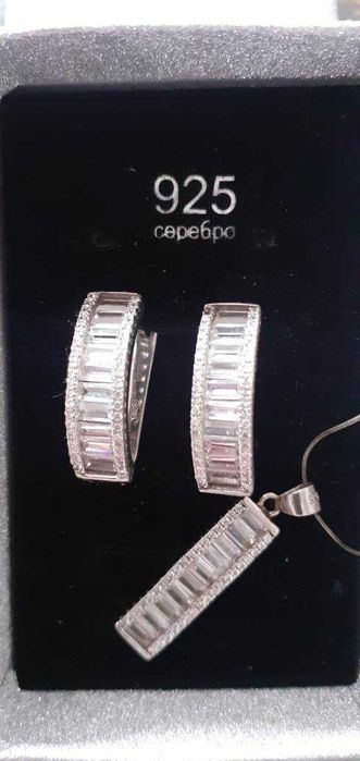 Серьги и подвеска из серебра 925 пробы с вставками из циркония
